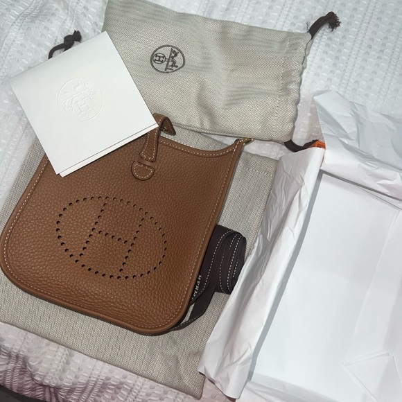 Hermes Evelyn Gold Leather Crossbody Bag Clemence - Picture 7 of 9